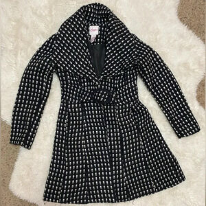 Candies fit and flare with buttons and belt black and white  coat size small